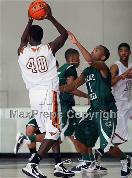 Thumbnail 2 in Dobie vs. Mayde Creek (McDonald's Texas Invitational) photogallery.