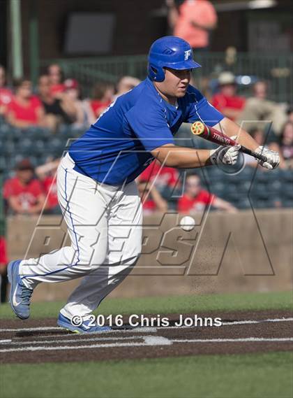 Thumbnail 1 in Springfield vs. Freeburg (IHSA Super Sectional) photogallery.