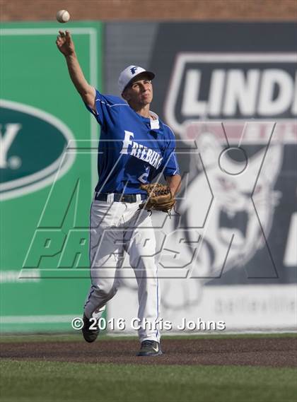 Thumbnail 3 in Springfield vs. Freeburg (IHSA Super Sectional) photogallery.