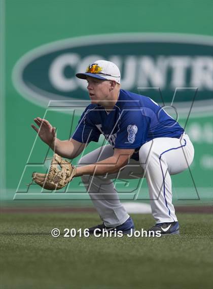 Thumbnail 3 in Springfield vs. Freeburg (IHSA Super Sectional) photogallery.