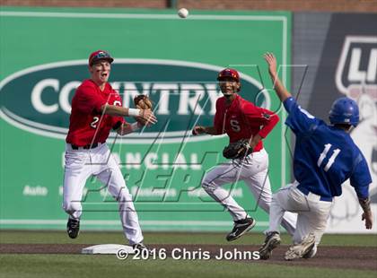 Thumbnail 2 in Springfield vs. Freeburg (IHSA Super Sectional) photogallery.
