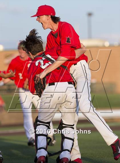 Thumbnail 1 in Springfield vs. Freeburg (IHSA Super Sectional) photogallery.