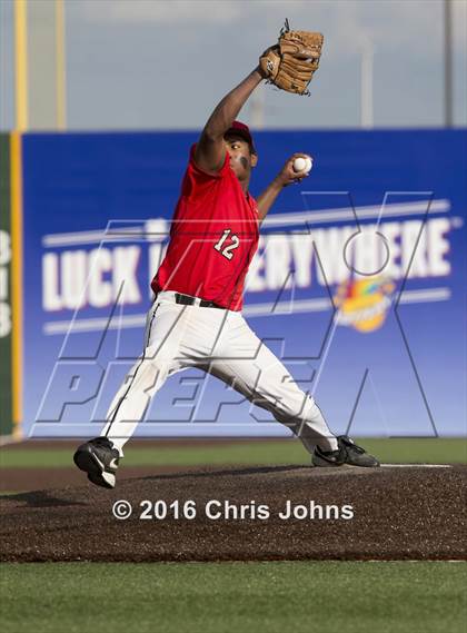 Thumbnail 1 in Springfield vs. Freeburg (IHSA Super Sectional) photogallery.