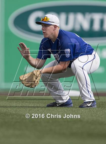 Thumbnail 1 in Springfield vs. Freeburg (IHSA Super Sectional) photogallery.