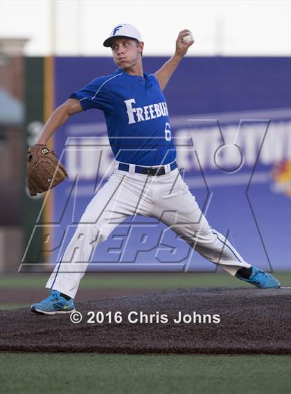 Thumbnail 3 in Springfield vs. Freeburg (IHSA Super Sectional) photogallery.