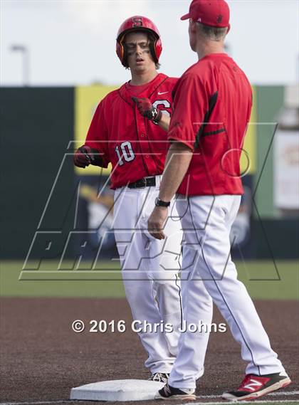 Thumbnail 1 in Springfield vs. Freeburg (IHSA Super Sectional) photogallery.