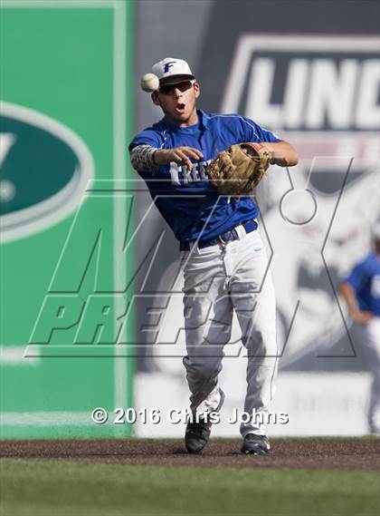 Thumbnail 1 in Springfield vs. Freeburg (IHSA Super Sectional) photogallery.