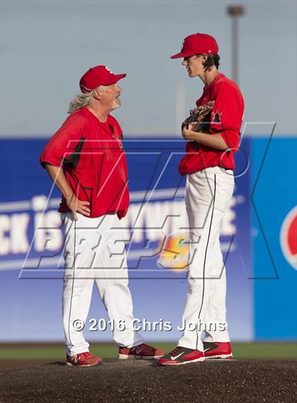 Thumbnail 1 in Springfield vs. Freeburg (IHSA Super Sectional) photogallery.