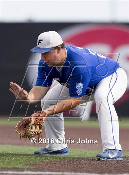 Thumbnail 3 in Springfield vs. Freeburg (IHSA Super Sectional) photogallery.