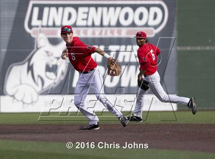 Thumbnail 3 in Springfield vs. Freeburg (IHSA Super Sectional) photogallery.