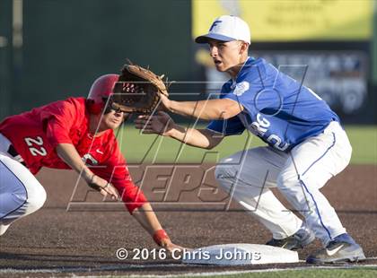 Thumbnail 3 in Springfield vs. Freeburg (IHSA Super Sectional) photogallery.