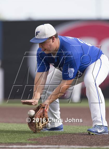 Thumbnail 1 in Springfield vs. Freeburg (IHSA Super Sectional) photogallery.