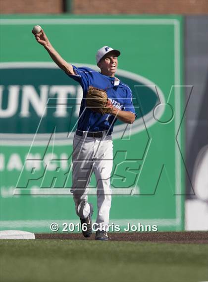 Thumbnail 1 in Springfield vs. Freeburg (IHSA Super Sectional) photogallery.