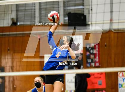 Thumbnail 3 in Clairemont @ Hoover photogallery.