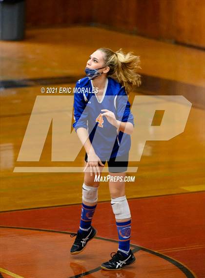 Thumbnail 1 in Clairemont @ Hoover photogallery.