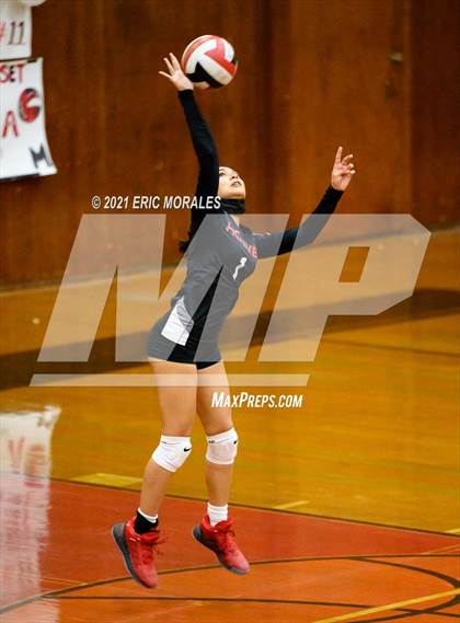 Thumbnail 2 in Clairemont @ Hoover photogallery.