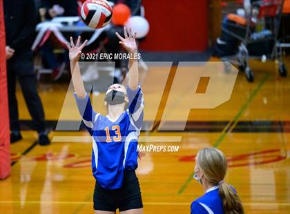 Thumbnail 3 in Clairemont @ Hoover photogallery.
