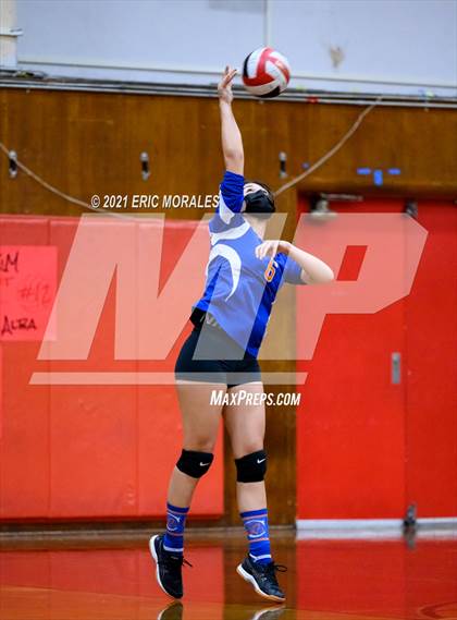 Thumbnail 2 in Clairemont @ Hoover photogallery.