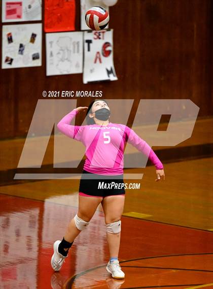 Thumbnail 2 in Clairemont @ Hoover photogallery.