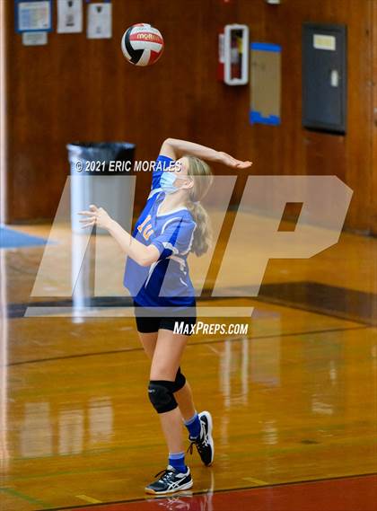 Thumbnail 3 in Clairemont @ Hoover photogallery.