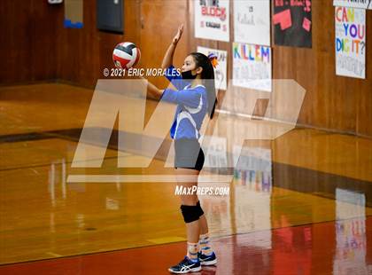 Thumbnail 3 in Clairemont @ Hoover photogallery.
