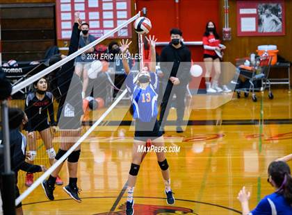Thumbnail 2 in Clairemont @ Hoover photogallery.