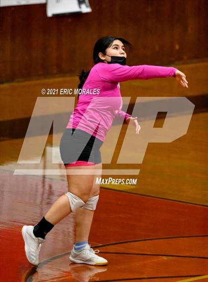 Thumbnail 3 in Clairemont @ Hoover photogallery.
