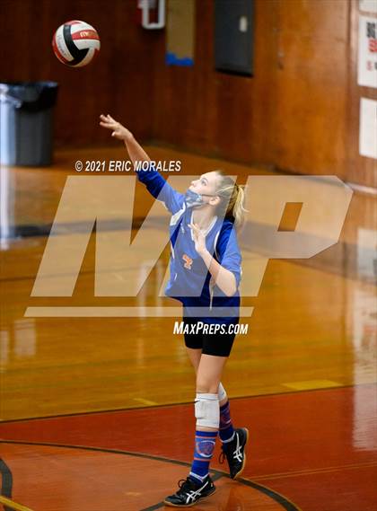Thumbnail 2 in Clairemont @ Hoover photogallery.