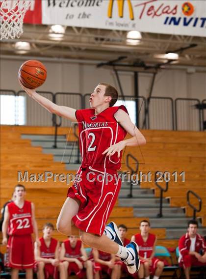 Thumbnail 2 in Chavez vs Memorial (McDonald's Texas Invitational) photogallery.