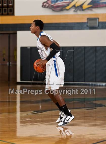 Thumbnail 1 in Chavez vs Memorial (McDonald's Texas Invitational) photogallery.