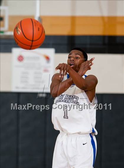 Thumbnail 2 in Chavez vs Memorial (McDonald's Texas Invitational) photogallery.