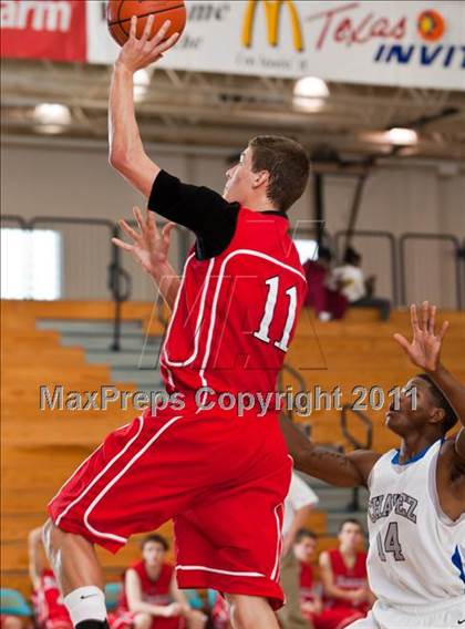 Thumbnail 1 in Chavez vs Memorial (McDonald's Texas Invitational) photogallery.