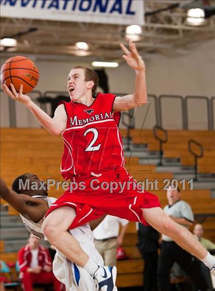 Thumbnail 3 in Chavez vs Memorial (McDonald's Texas Invitational) photogallery.