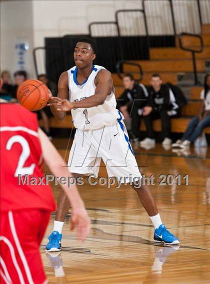 Thumbnail 1 in Chavez vs Memorial (McDonald's Texas Invitational) photogallery.