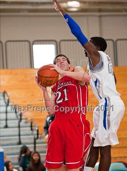 Thumbnail 2 in Chavez vs Memorial (McDonald's Texas Invitational) photogallery.