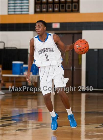 Thumbnail 2 in Chavez vs Memorial (McDonald's Texas Invitational) photogallery.
