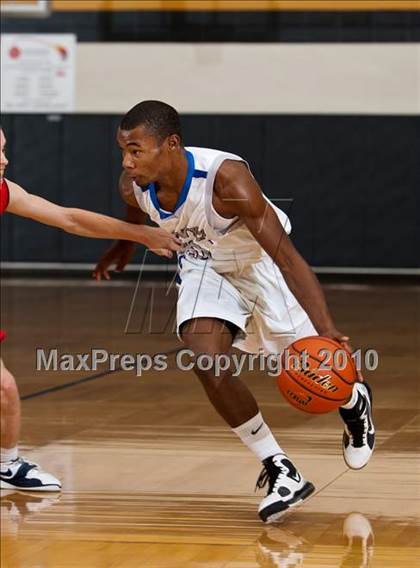 Thumbnail 1 in Chavez vs Memorial (McDonald's Texas Invitational) photogallery.