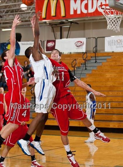Thumbnail 2 in Chavez vs Memorial (McDonald's Texas Invitational) photogallery.