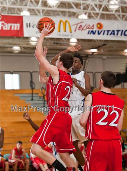 Thumbnail 1 in Chavez vs Memorial (McDonald's Texas Invitational) photogallery.