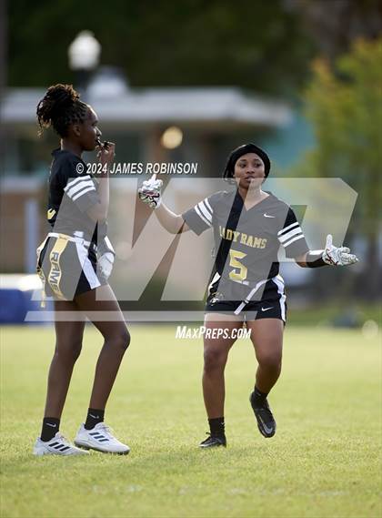 Thumbnail 3 in Englewood vs Wolfson (FHSAA 1A District 7 Semifinal) photogallery.