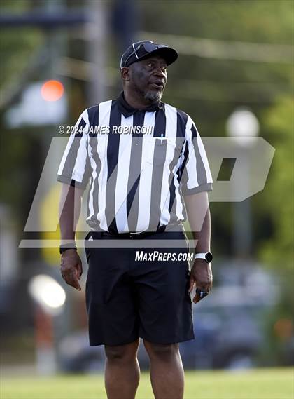 Thumbnail 2 in Englewood vs Wolfson (FHSAA 1A District 7 Semifinal) photogallery.