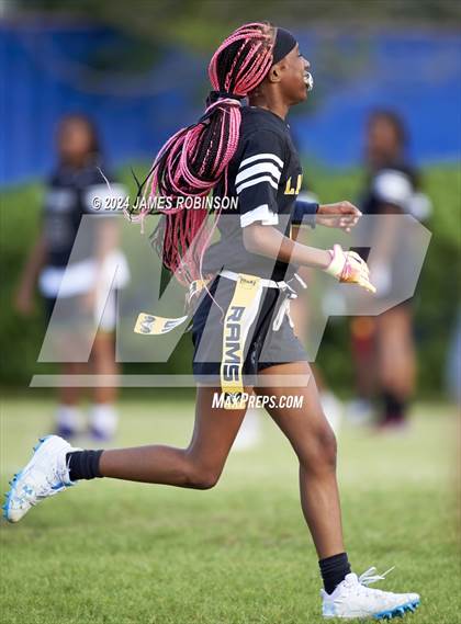 Thumbnail 3 in Englewood vs Wolfson (FHSAA 1A District 7 Semifinal) photogallery.