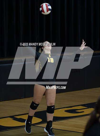 Thumbnail 1 in New Berlin @ Illini Central photogallery.