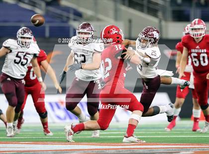 Thumbnail 2 in Hallettsville vs. Jim Ned (UIL 3A Division 1 State Final) photogallery.