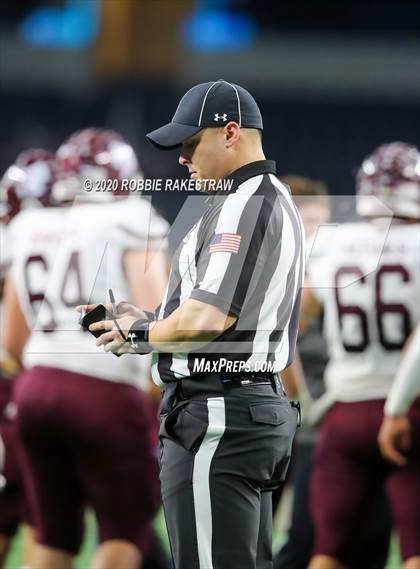 Thumbnail 1 in Hallettsville vs. Jim Ned (UIL 3A Division 1 State Final) photogallery.