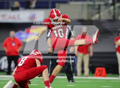 Thumbnail 3 in Hallettsville vs. Jim Ned (UIL 3A Division 1 State Final) photogallery.