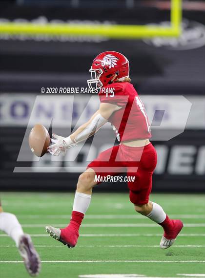 Thumbnail 3 in Hallettsville vs. Jim Ned (UIL 3A Division 1 State Final) photogallery.