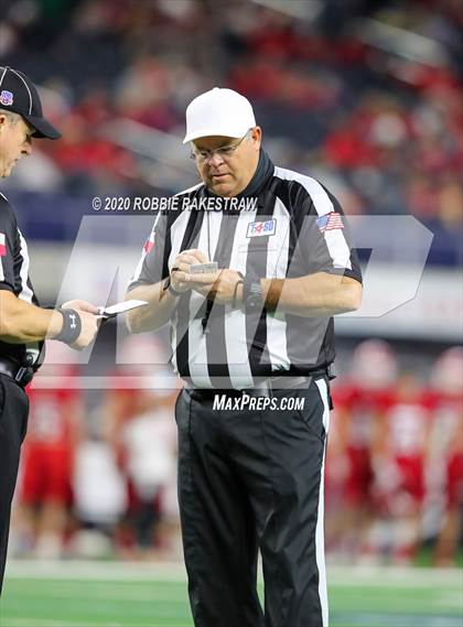 Thumbnail 2 in Hallettsville vs. Jim Ned (UIL 3A Division 1 State Final) photogallery.
