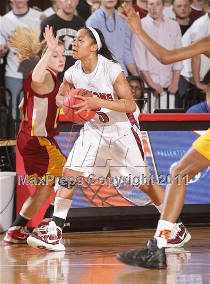 Thumbnail 3 in South Central vs. Hickory (NCHSAA 3A Final) photogallery.