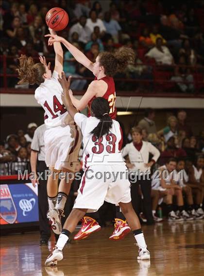 Thumbnail 3 in South Central vs. Hickory (NCHSAA 3A Final) photogallery.